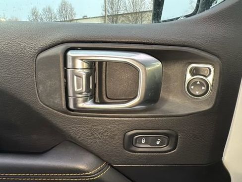 Used 2025 Jeep Wrangler Unlimited Sahara w/ Safety Group AWD/4WD image 13