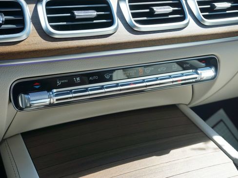 Certified 2025 Mercedes-Benz GLS 450 4MATIC image 21
