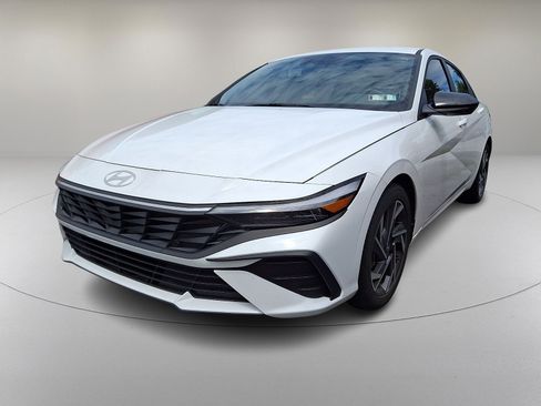 Used 2025 Hyundai Elantra Sport FWD image 5