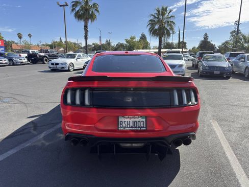 Used 2018 Ford Mustang GT Premium RWD image 4