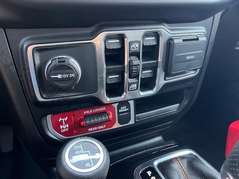 Used 2022 Jeep Gladiator Mojave AWD/4WD image 23