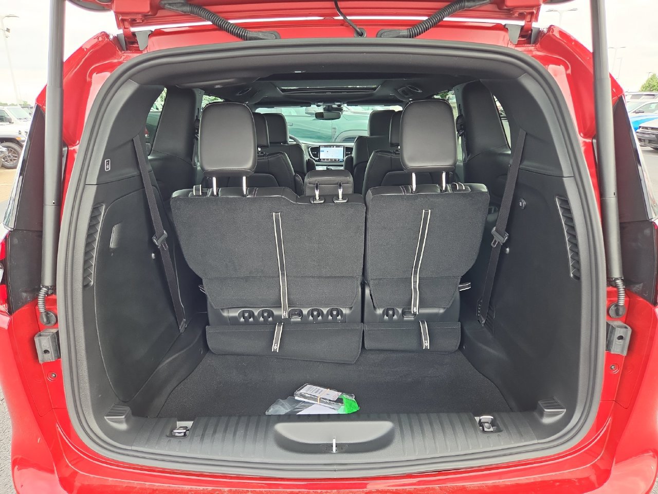 New 2027 Chrysler Pacifica Select AWD/4WD image 12