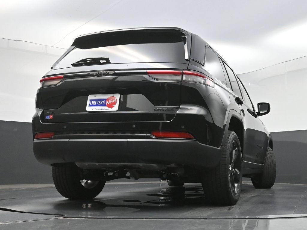 Used 2023 Jeep Grand Cherokee Limited w/ Black Appearance Package AWD/4WD image 33