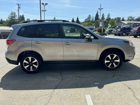 Used 2018 Subaru Forester 2.5i Premium w/ All-Weather Package AWD/4WD image 9