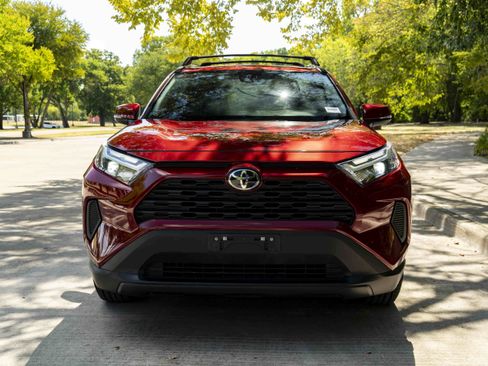 Used 2024 Toyota RAV4 XLE w/ Convenience Package FWD image 3