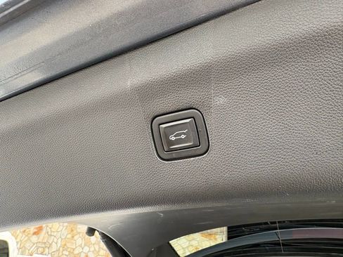 Used 2020 Buick Enclave Essence image 13