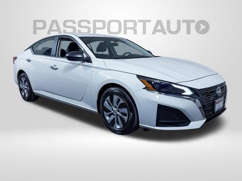 Certified 2025 Nissan Altima 2.5 S FWD image 3