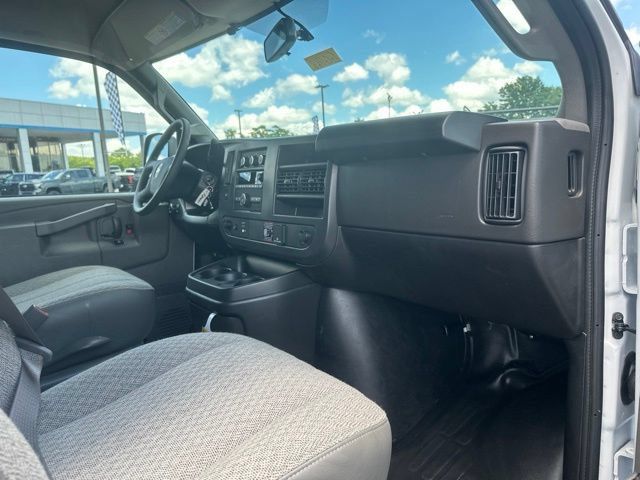 New 2026 Chevrolet Express 2500 w/ Communications Package RWD image 30