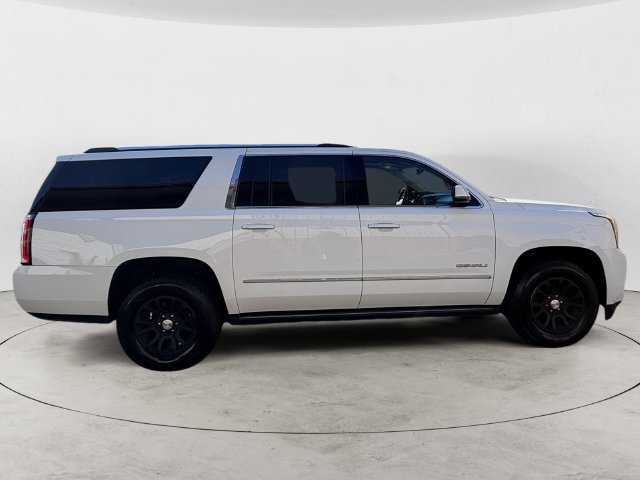 Used 2020 GMC Yukon XL Denali w/ Denali Premium Package AWD/4WD image 4
