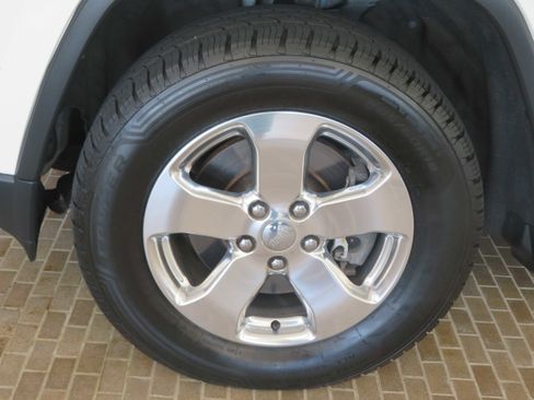 Used 2011 Jeep Grand Cherokee Limited image 7