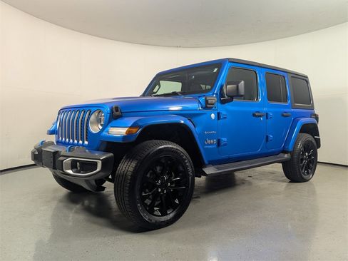Used 2022 Jeep Wrangler Unlimited Sahara w/ Cold Weather Group image 3