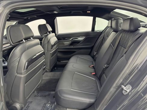 Used 2022 BMW 750i xDrive w/ Executive Package image 47