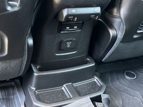 Used 2025 Jeep Wrangler Unlimited Rubicon w/ Technology Group image 11