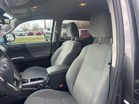 Used 2019 Toyota Tacoma SR5 image 6