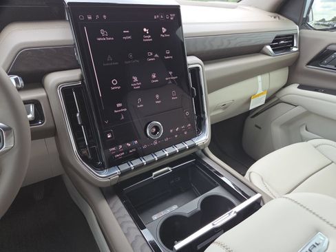 New 2026 GMC Yukon XL Denali w/ LPO, Floor Liner Package AWD/4WD image 31