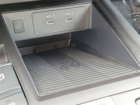 Used 2025 Nissan Kicks SV image 11