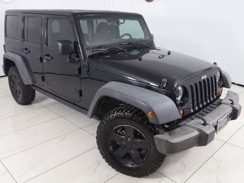 Used 2012 Jeep Wrangler Unlimited Rubicon AWD/4WD image 13