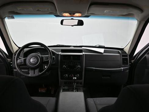 Used 2011 Jeep Liberty Sport image 25