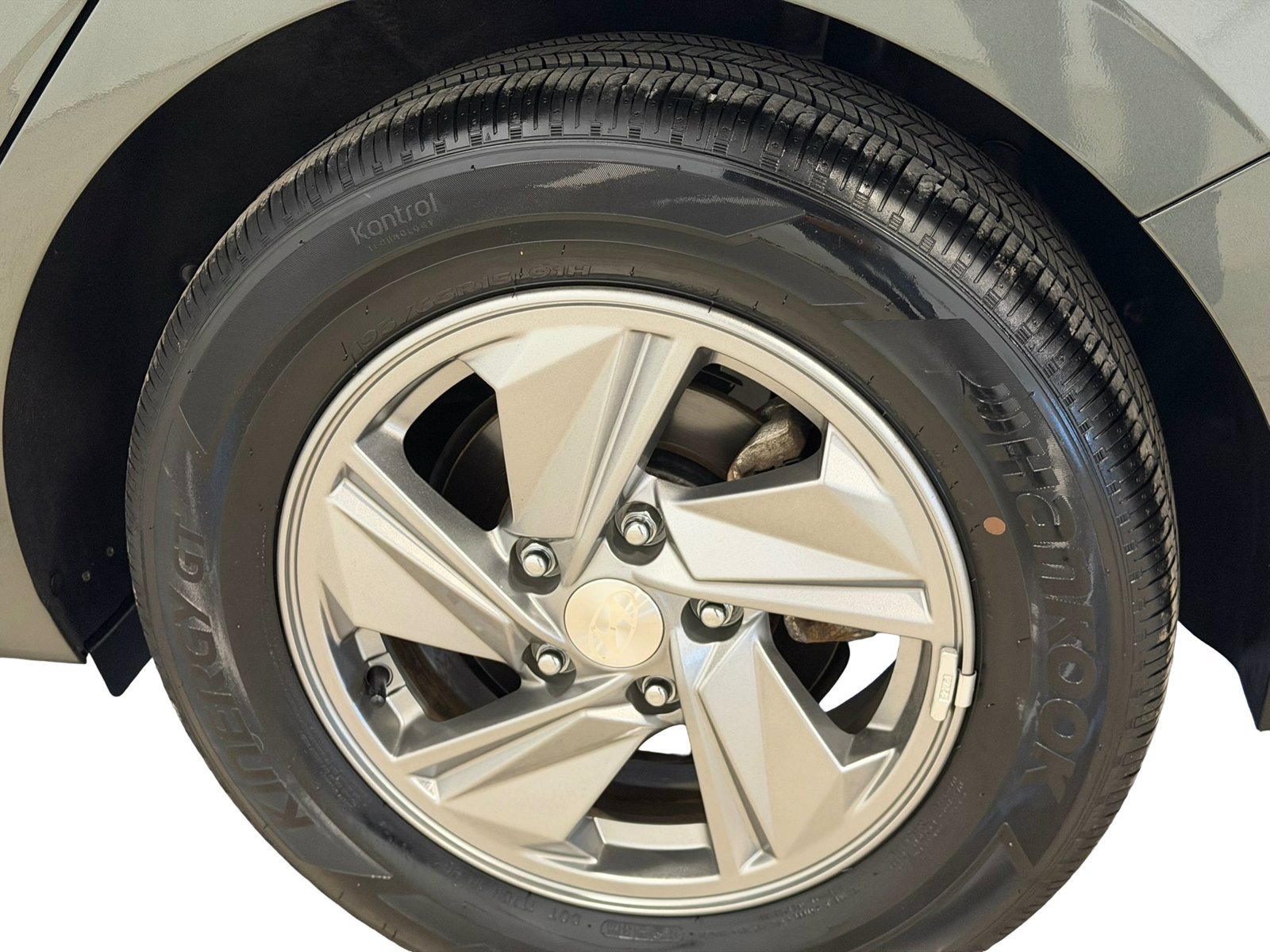 Certified 2024 Hyundai Elantra SE FWD image 16