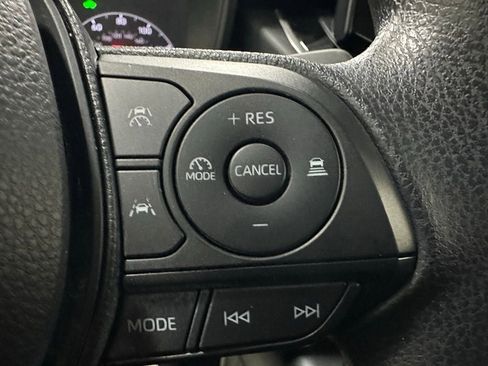 Used 2025 Toyota Corolla LE image 20