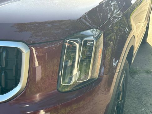 Used 2023 Kia Telluride EX w/ EX Captain's Chair Package image 9