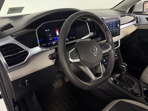 Used 2025 Volkswagen Taos SE w/ Panoramic Sunroof Package image 20