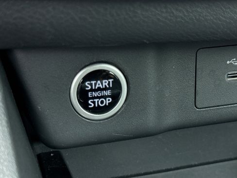 Used 2023 Nissan Rogue S image 19