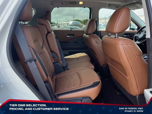 Used 2022 Nissan Pathfinder Platinum w/ Cargo Package FWD image 18