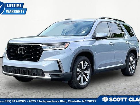 Used 2025 Honda Pilot Elite image 2
