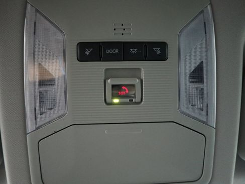 Used 2022 Toyota RAV4 LE image 32