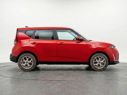 Used 2025 Kia Soul LX w/ LX Technology Package image 11