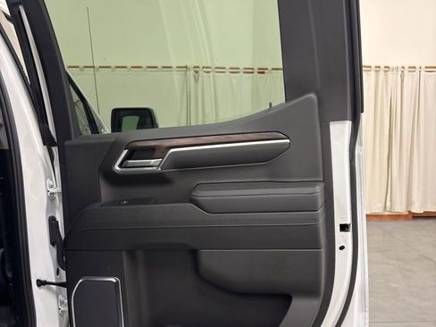 Used 2025 GMC Sierra 1500 SLT image 31