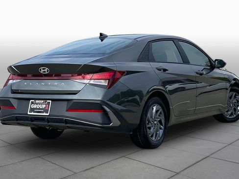 Used 2024 Hyundai Elantra SEL FWD image 12