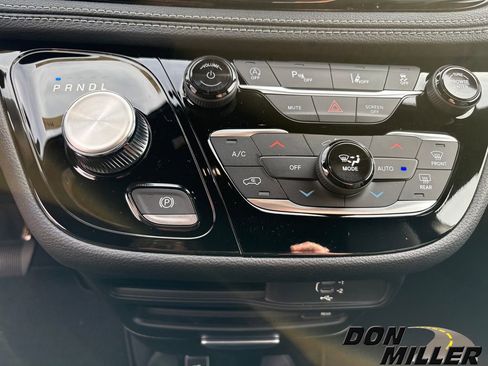 New 2026 Chrysler Pacifica Select image 17