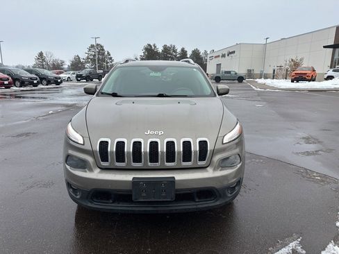Used 2017 Jeep Cherokee Latitude w/ Cold Weather Group image 4