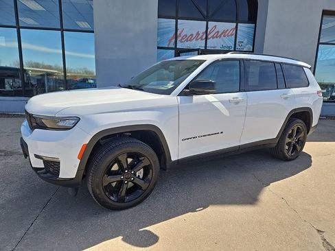 Used 2024 Jeep Grand Cherokee L Limited w/ Luxury Tech Group II image 3