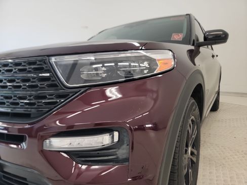 Used 2022 Ford Explorer XLT w/ Equipment Group 202A RWD image 9