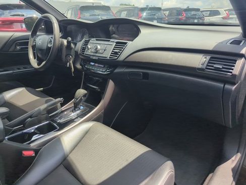 Used 2017 Honda Accord Sport image 25