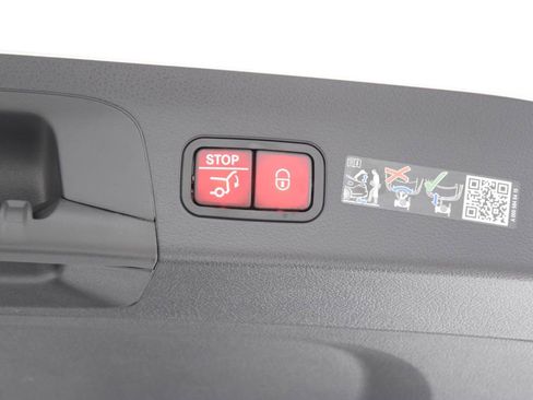 Used 2025 Mercedes-Benz GLS 450 4MATIC image 31