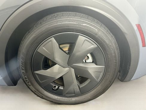 Used 2024 Toyota Prius LE image 11