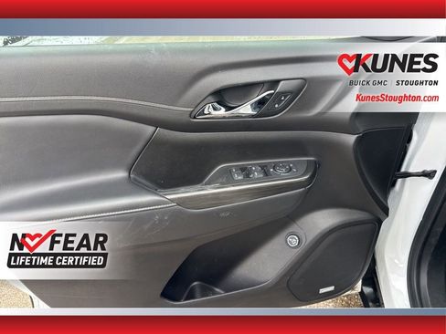 Used 2023 GMC Acadia SLT image 19