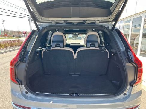Used 2025 Volvo XC90 B5 Plus image 11