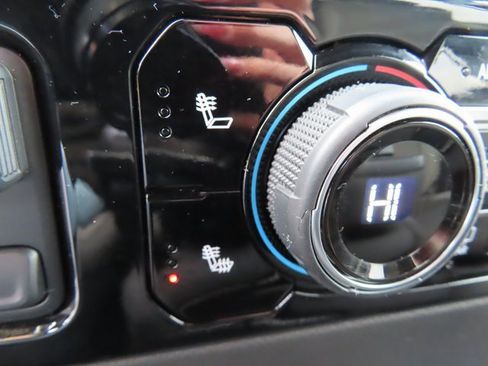 Used 2025 Chevrolet Silverado 1500 LT image 30