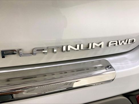 Used 2024 Toyota Highlander Platinum AWD/4WD image 8
