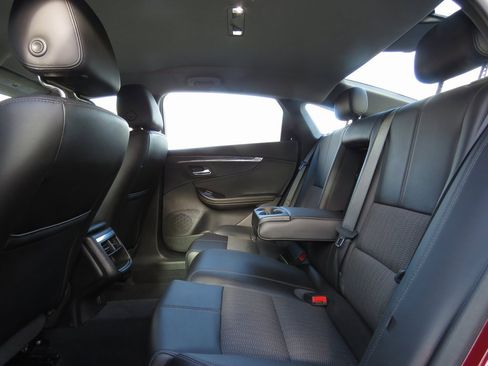 Used 2016 Chevrolet Impala LT w/ Convenience Package image 20