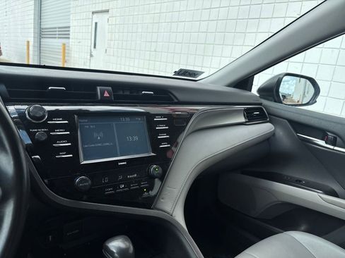 Used 2020 Toyota Camry SE image 14