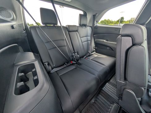Used 2021 Honda Pilot Touring image 12