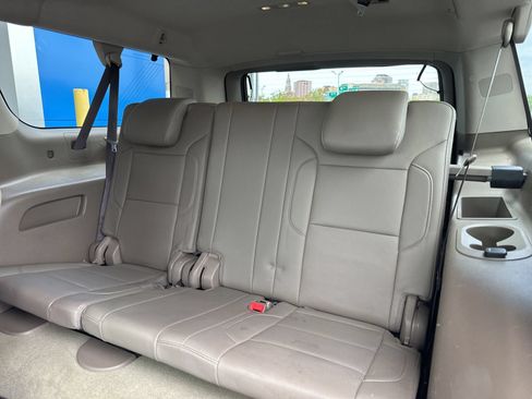 Used 2018 Chevrolet Suburban LT AWD/4WD image 15