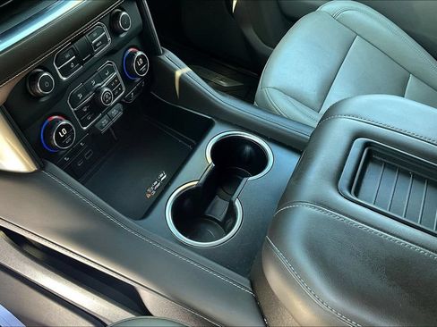 Used 2022 Chevrolet Tahoe Z71 w/ Luxury Package AWD/4WD image 15