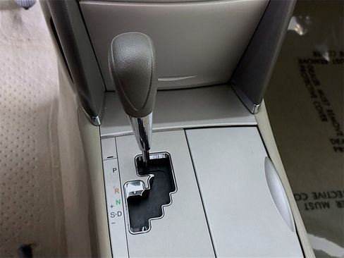 Used 2010 Toyota Camry LE image 7